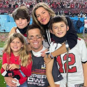 SAD NEWS: 30 Minutes Ago in San Mateo, California. At Age 48, Tom Brady’s Family Announced the Sad News to Fans That He Is Currently…